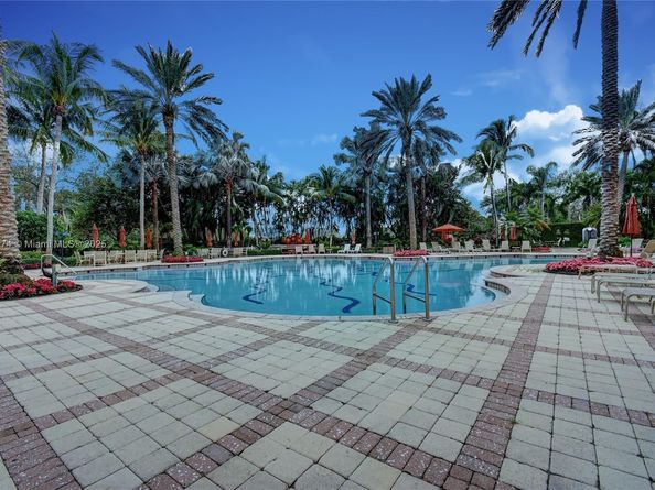 678 Hermitage Cir, Palm Beach Gardens FL 33410