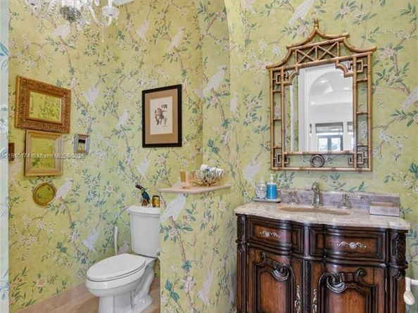 678 Hermitage Cir, Palm Beach Gardens FL 33410