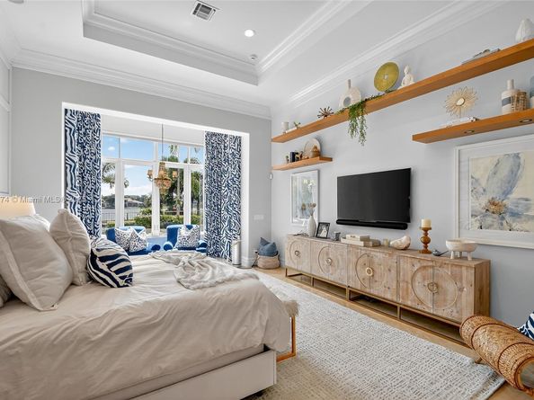 678 Hermitage Cir, Palm Beach Gardens FL 33410