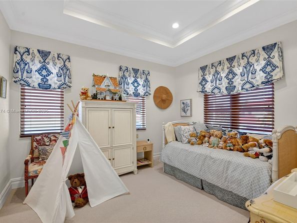 678 Hermitage Cir, Palm Beach Gardens FL 33410