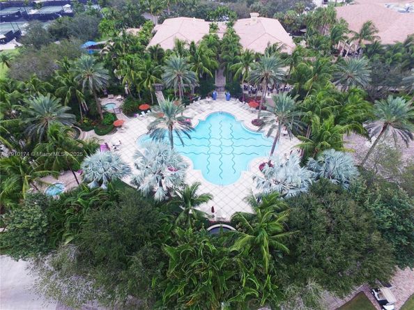 678 Hermitage Cir, Palm Beach Gardens FL 33410