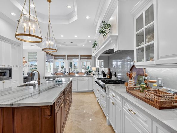 678 Hermitage Cir, Palm Beach Gardens FL 33410