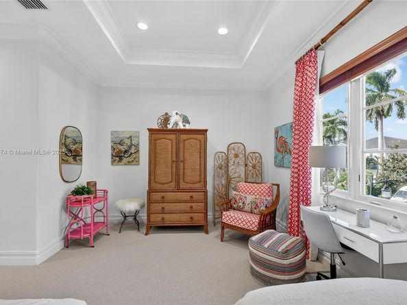 678 Hermitage Cir, Palm Beach Gardens FL 33410