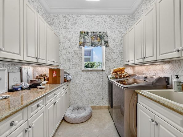 678 Hermitage Cir, Palm Beach Gardens FL 33410