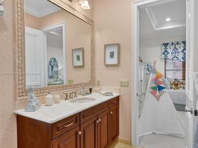 678 Hermitage Cir, Palm Beach Gardens FL 33410