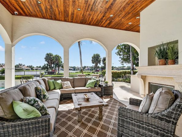 678 Hermitage Cir, Palm Beach Gardens FL 33410