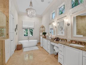 678 Hermitage Cir, Palm Beach Gardens FL 33410