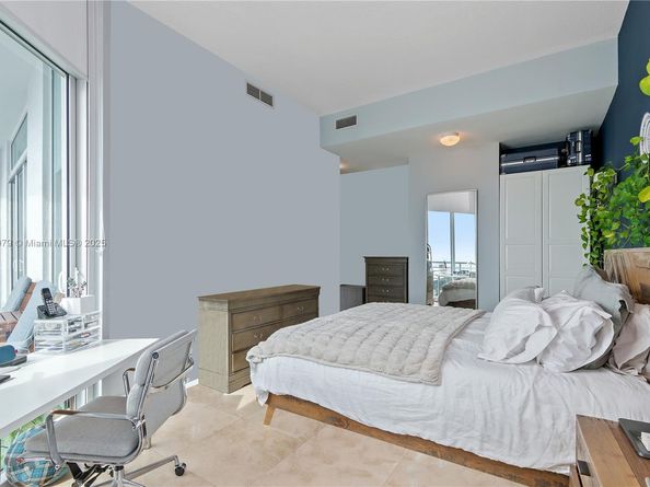 325 S Biscayne Blvd LPH26, Miami FL 33131