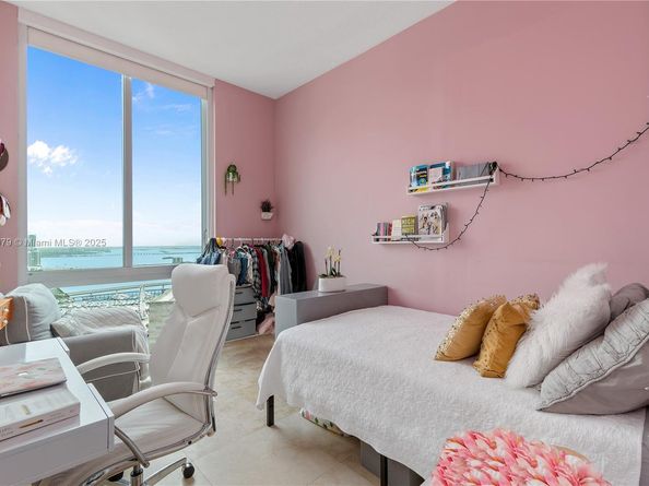 325 S Biscayne Blvd LPH26, Miami FL 33131