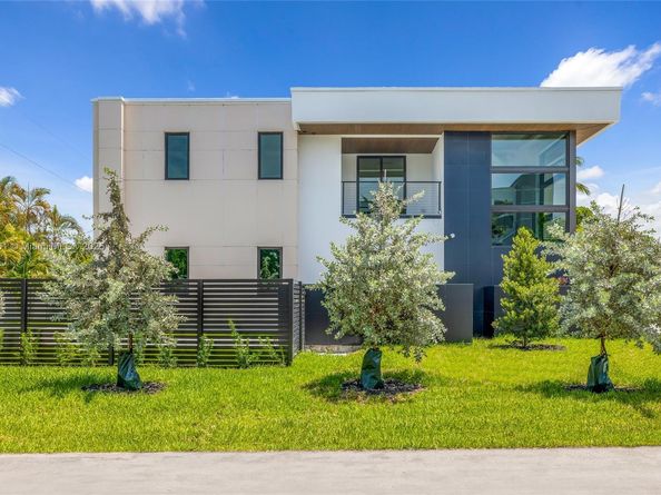 750 NE 16th Ave, Fort Lauderdale FL 33304