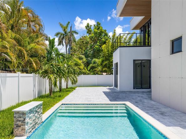 750 NE 16th Ave, Fort Lauderdale FL 33304