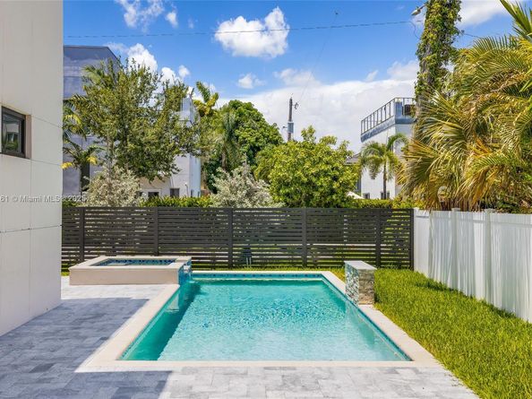 750 NE 16th Ave, Fort Lauderdale FL 33304