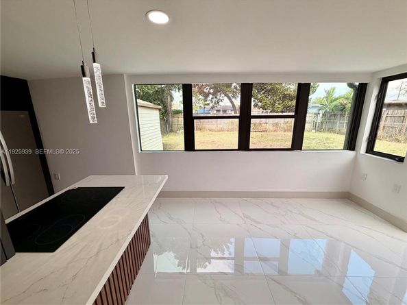 3527 NW 17th St, Miami FL 33125