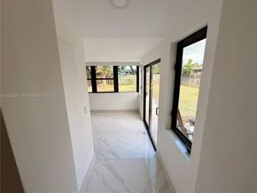 3527 NW 17th St, Miami FL 33125