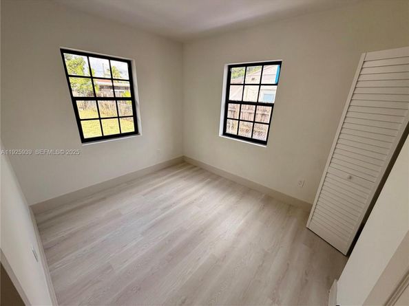 3527 NW 17th St, Miami FL 33125