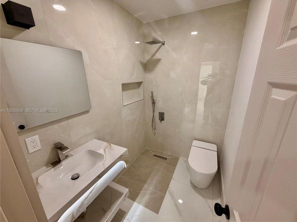 3527 NW 17th St, Miami FL 33125