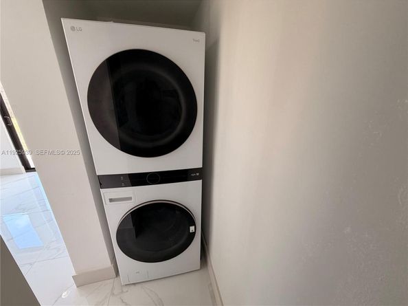 3527 NW 17th St, Miami FL 33125