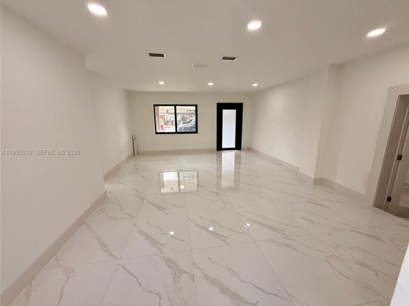 3527 NW 17th St, Miami FL 33125