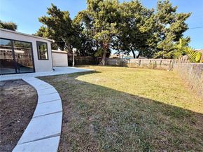 3527 NW 17th St, Miami FL 33125