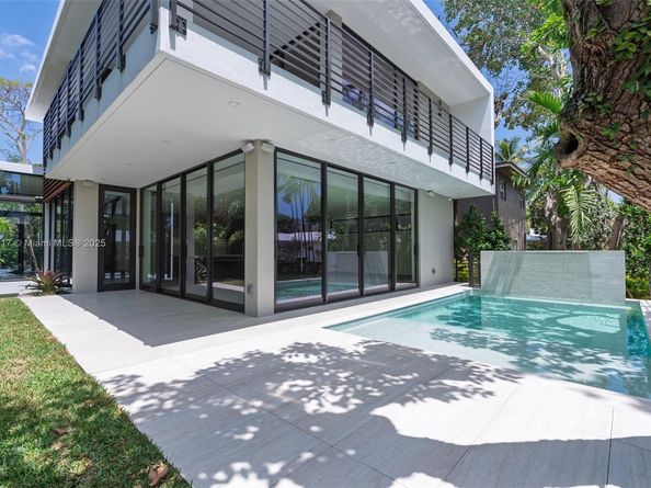 510 NE 52nd St, Miami FL 33137