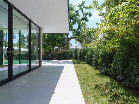 510 NE 52nd St, Miami FL 33137