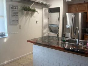9980 NW 9th St Cir 204, Miami FL 33172