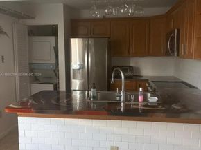 9980 NW 9th St Cir 204, Miami FL 33172