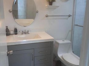 9980 NW 9th St Cir 204, Miami FL 33172
