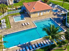 908 Twin Lakes Dr 8C, Coral Springs FL 33071