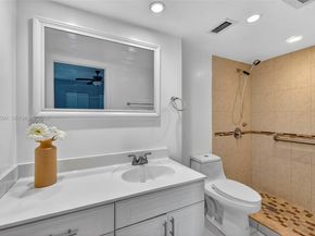 908 Twin Lakes Dr 8C, Coral Springs FL 33071