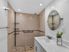 908 Twin Lakes Dr 8C, Coral Springs FL 33071