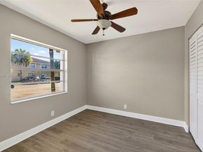 908 Twin Lakes Dr 8C, Coral Springs FL 33071