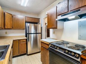 17 N Melrose Dr, Miami Springs FL 33166