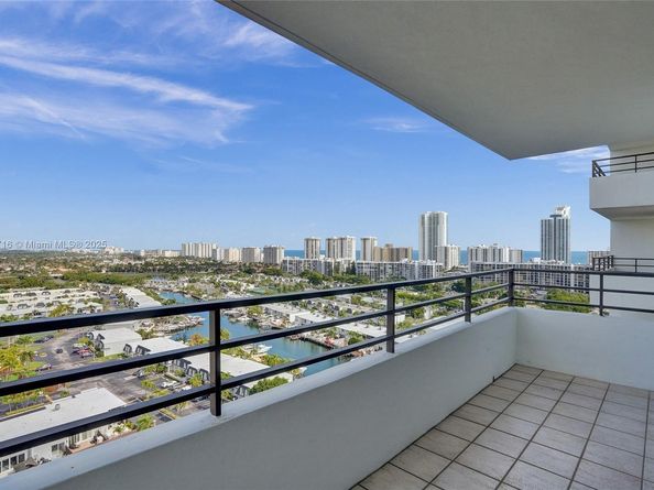2500 Parkview Dr 1811, Hallandale Beach FL 33009