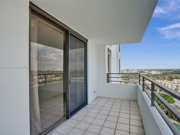 2500 Parkview Dr 1811, Hallandale Beach FL 33009