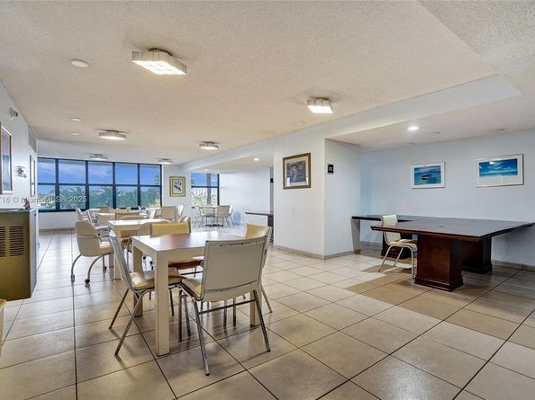 2500 Parkview Dr 1811, Hallandale Beach FL 33009