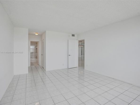 2500 Parkview Dr 1811, Hallandale Beach FL 33009
