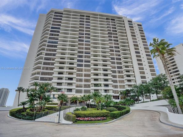 2500 Parkview Dr 1811, Hallandale Beach FL 33009