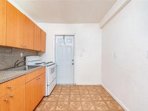 10015 SW 170th Ter, Miami FL 33157