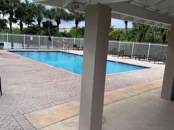 10577 NW 56th Pl, Coral Springs FL 33076