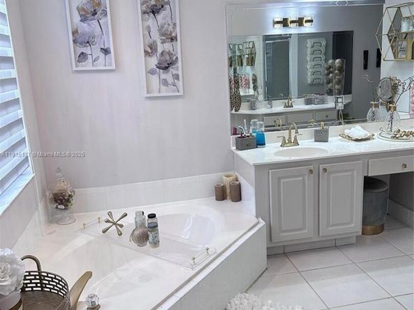 10577 NW 56th Pl, Coral Springs FL 33076