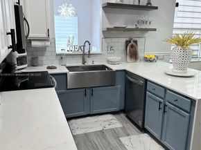 10577 NW 56th Pl, Coral Springs FL 33076