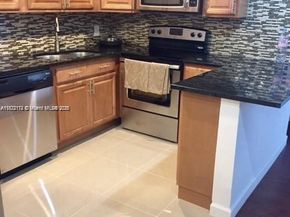 3860 NE 170th St 412, North Miami Beach FL 33160