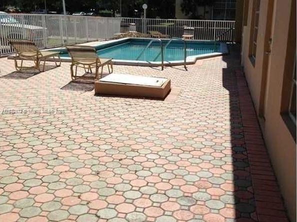 3860 NE 170th St 412, North Miami Beach FL 33160