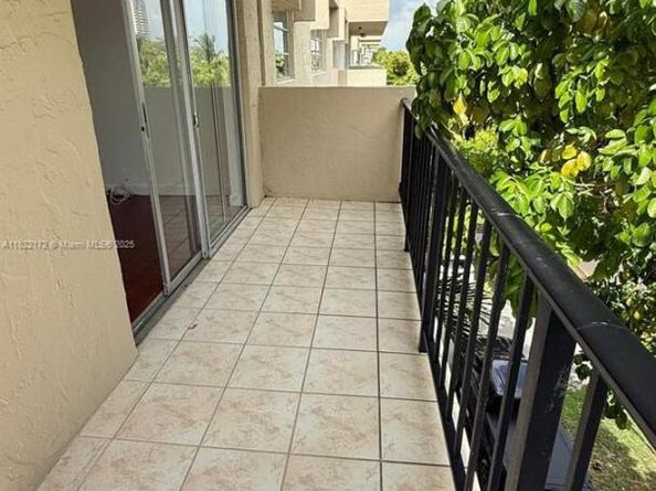3860 NE 170th St 412, North Miami Beach FL 33160