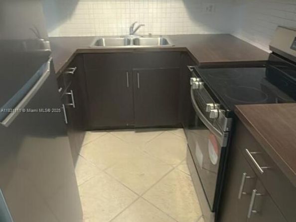304 NW 30th Ct 102, Pompano Beach FL 33064