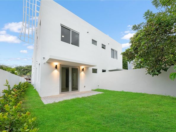857 SW 14th Ave A, Miami FL 33135