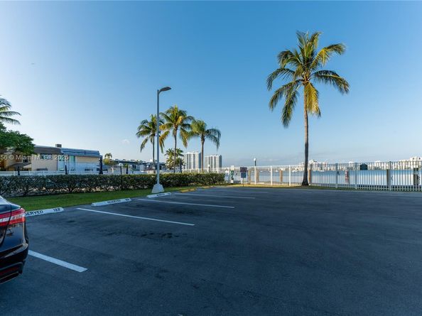 2821 NE 163rd 3i, North Miami Beach FL 33160