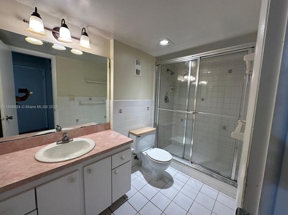 2051 NW 46th Ave F102, Lauderhill FL 33313
