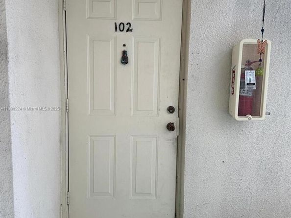 2051 NW 46th Ave F102, Lauderhill FL 33313